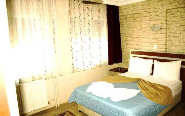 Gur Royal Suit Aparts