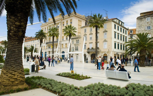 Prior Suites Split