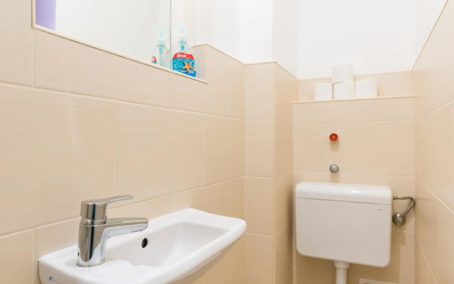 Sunny Studio with balcony in Party District