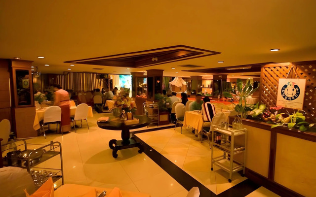 Ayutthaya Grand Hotel