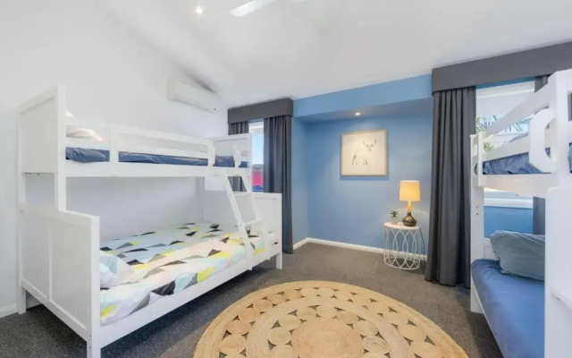 Laze @ Lighthouse - family home with heated pool
