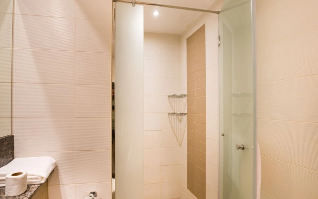 Easygo- Spacious 1bdr Bay Square Busbay