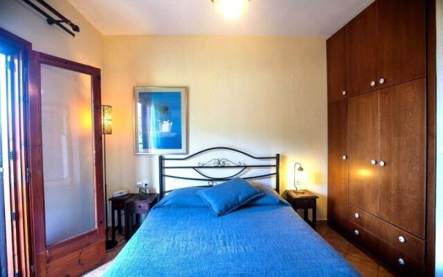 Anna Karra Studios & Apartments