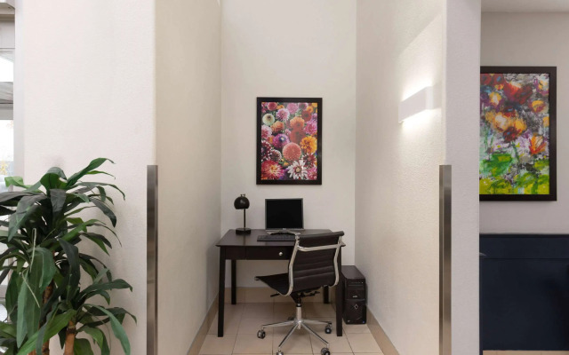 Super 8 by Wyndham St-Jerome