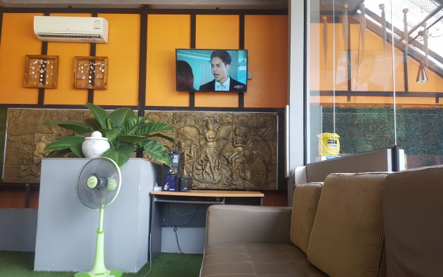 First & Frang Hotel
