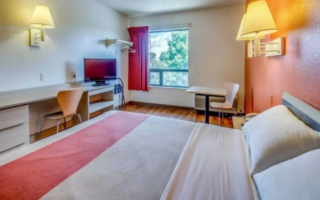 Motel 6 Amherst, NY - Buffalo