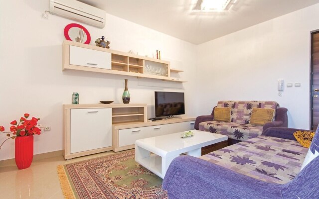 Stunning Home in Fondole With Jacuzzi, Wifi and 1 Bedrooms