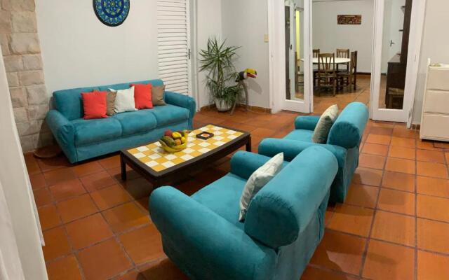 Casa para 12 con garaje, jardín y quincho