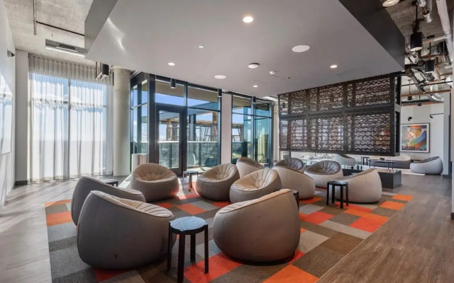 Cloud9 4apt in Building Fultonmkt The Cubist