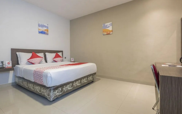 OYO 1679 Hotel Century Makassar