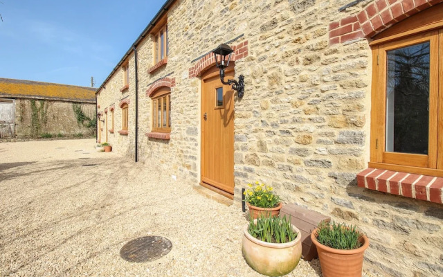 The Stables, Burton Bradstock