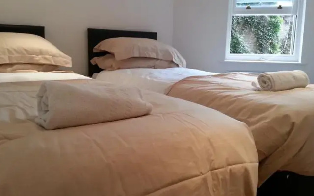 Earls Court Apartment
