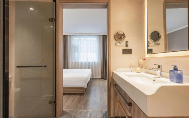 HanTing Hotel (Jinan Yingxiongshan Road Luneng Lingxiu Cheng)