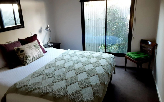 Adelphi Apartment 2- Poolside or Apartment 2A- King Studio