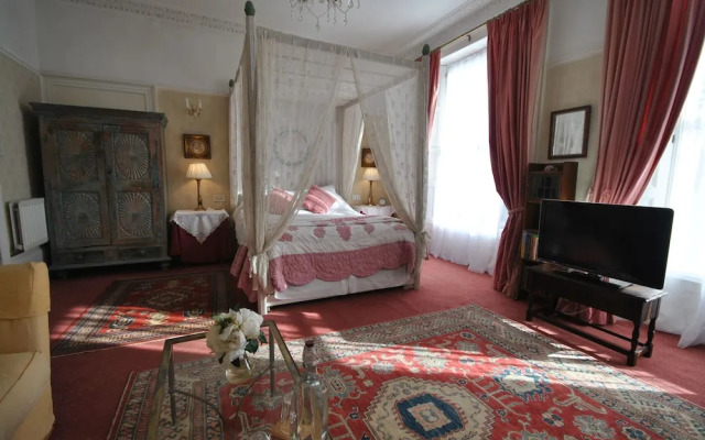 Churchill Guest House