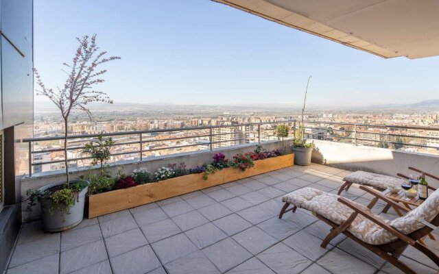 Atico Top Granada, Penthouse, 18-19th floor, City Centre, Views, Terrace, Free Parking