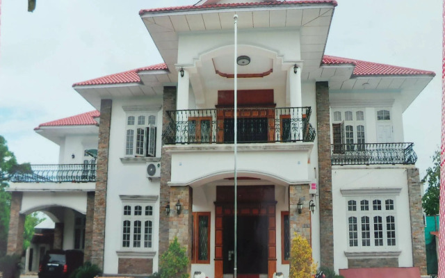 Mandalay White House Hotel