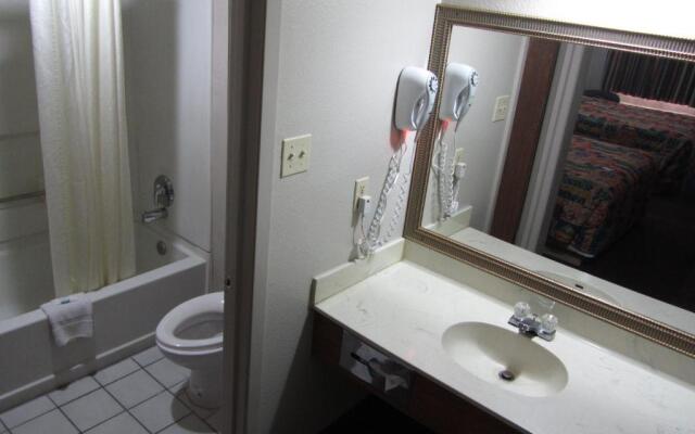 Hallmark Inn & Suites