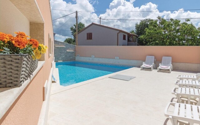 Awesome Home in Vodnjan With 4 Bedrooms, Outdoor Swimming Pool and Wifi