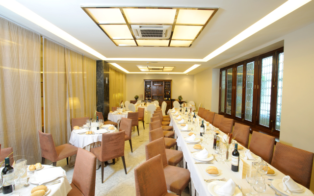 Becquer Hotel, Historic City Center