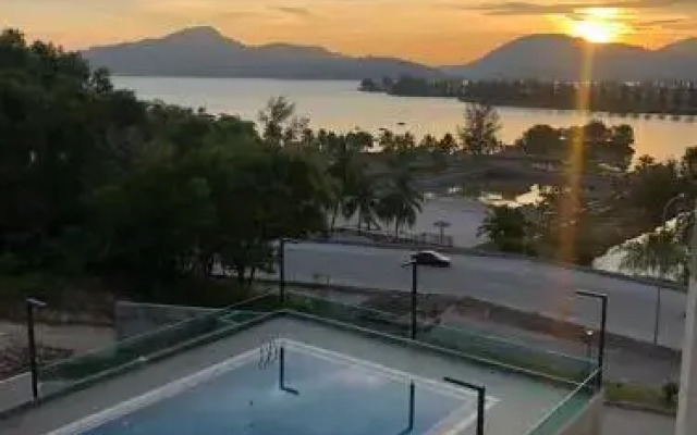 Marina Heights Resort