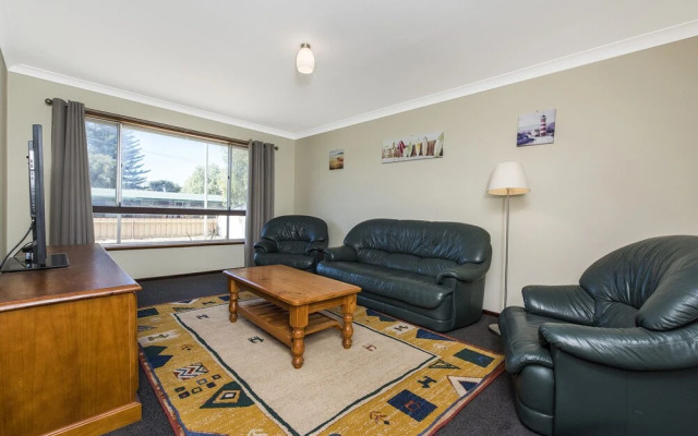 Back Beach Retreat - Pet Friendly