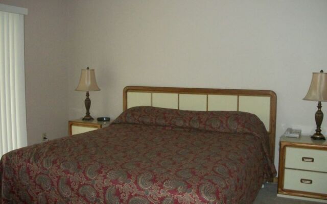 Four Seasons Racquet Club Condominiums