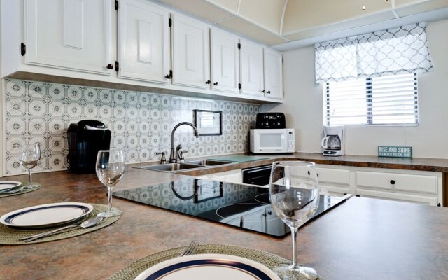 Runaway Bay 280 - 1558708