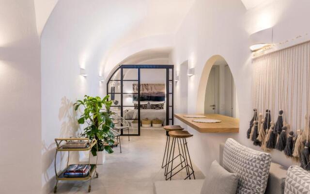 3 Caves by Caldera Houses