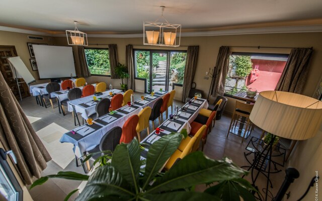 Hotel Spa & Restaurant Cantemerle