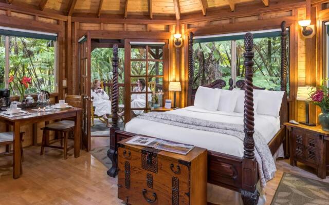 Volcano Village Lodge