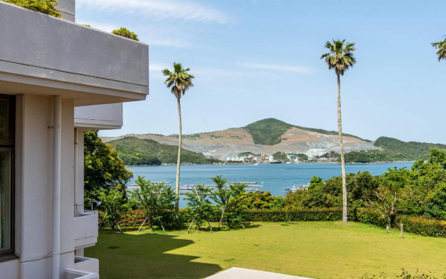 Wisterian Life Club Toba