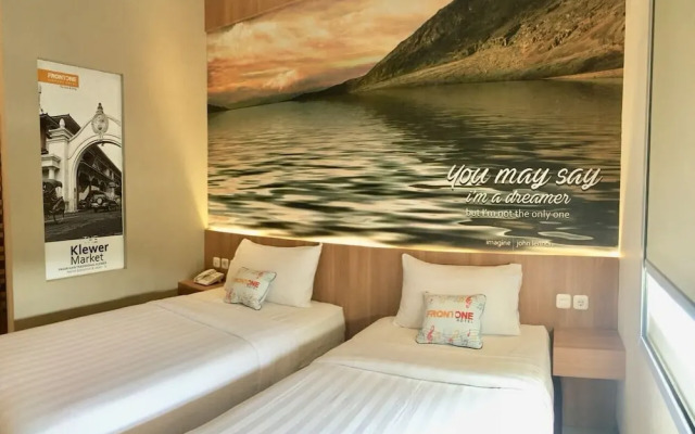 Front One Hotel Airport Solo