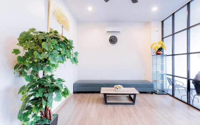 RedDoorz near Taman Palem