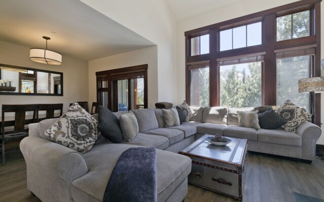 Juniper Crest #25 4 Bedroom Condo by RedAwning