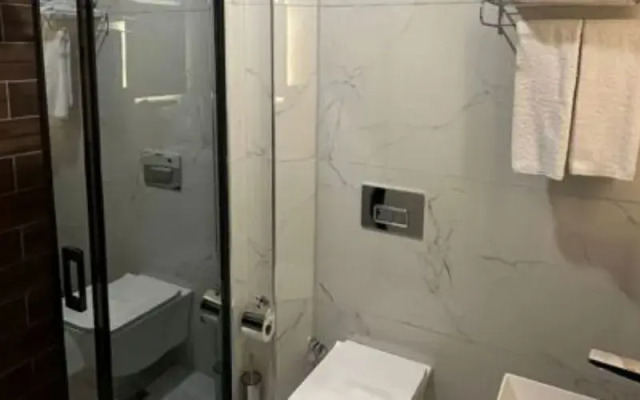 Ren Business Hotel