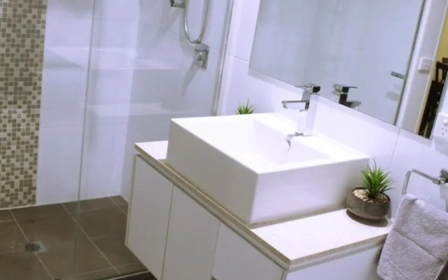 Tranquil, Relaxing Forrest Style Apartment - Braddon CBD