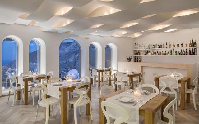 Skyfall Suites - Adults Only