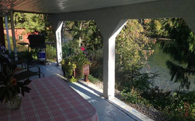 Riverside Adventures Guest House