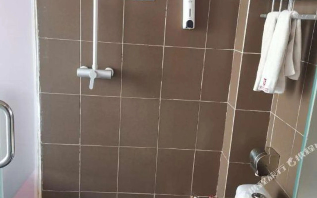 100 Inn Liangpin Hotel (Cangzhou Railway Station Nanchuan Old Street)