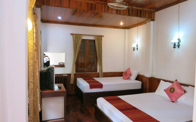 Namkhan Riverside Hotel