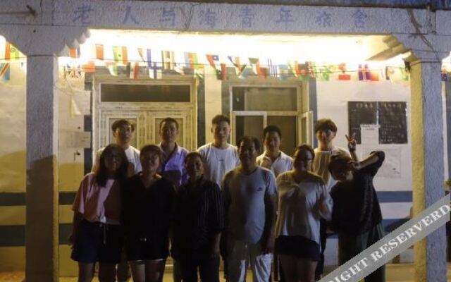 Zhoushan youth hostel for the elderly and the sea