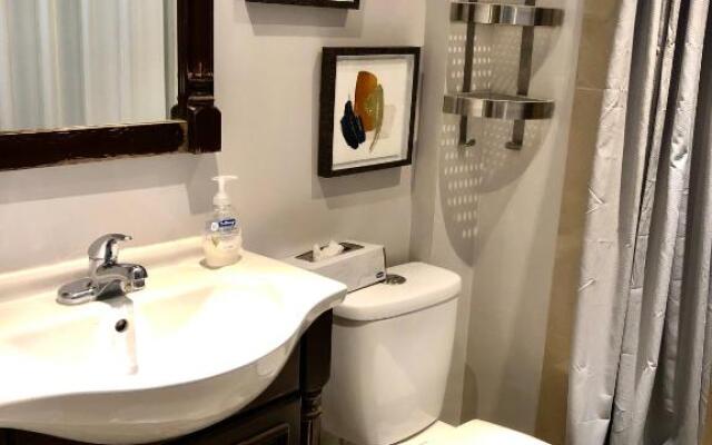 Cozy & Convenient 2-bedroom apartment with private entrance