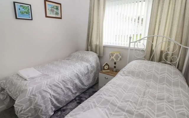 13 Gower Holiday Village