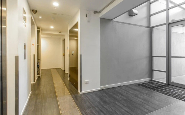 Modern 2 Bedroom Apartment in the CBD