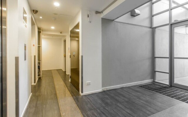 Modern 2 Bedroom Apartment in the CBD