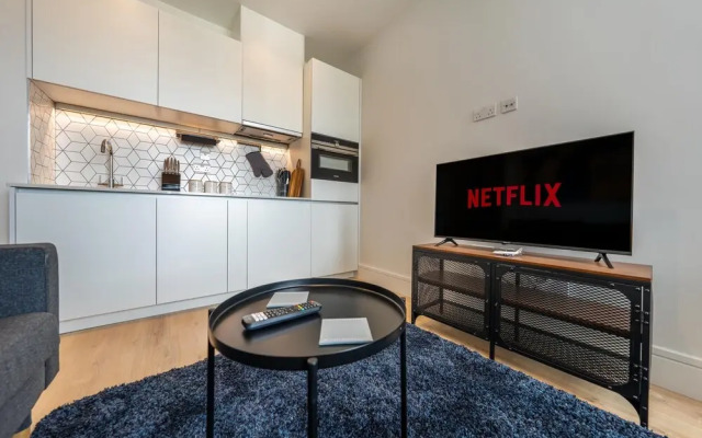 Luxury Apartments - Heathrow Airport - Free Parking