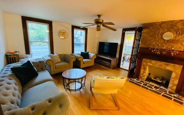 Cozy and Spacious 3BR Apt in Waterloo