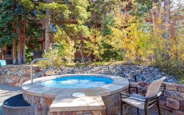 Luxury 1 Bedroom Mountain Vacation Rental in Breckenridge With Access to a Hot Tub and Heated Garage Parking