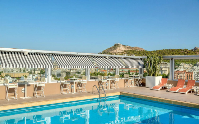 Divani Caravel Hotel